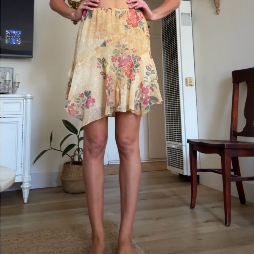 APRICOT Floral Cream Mini Skirt